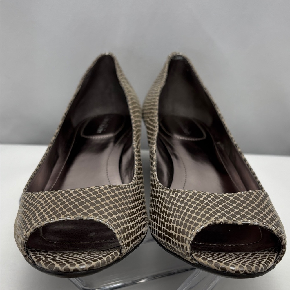 Calvin Klein “Bree” Peep-Toe Wedge Heels Metallic/Snakes Design W Sz8 #0245 - Picture 6 of 13